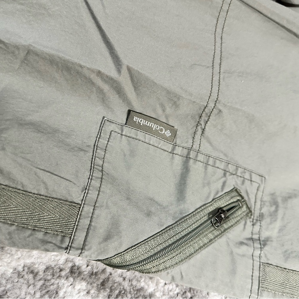 COLUMBIA Women’s Cargo Lightweight Olive Green Capri Pants - Khaki Sz 8 - Picture 4 of 6